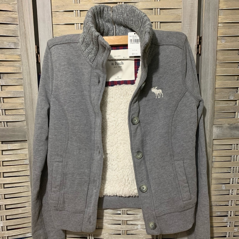 NWT XS A&F Women’s Sherpa Lined Button Up Jacket